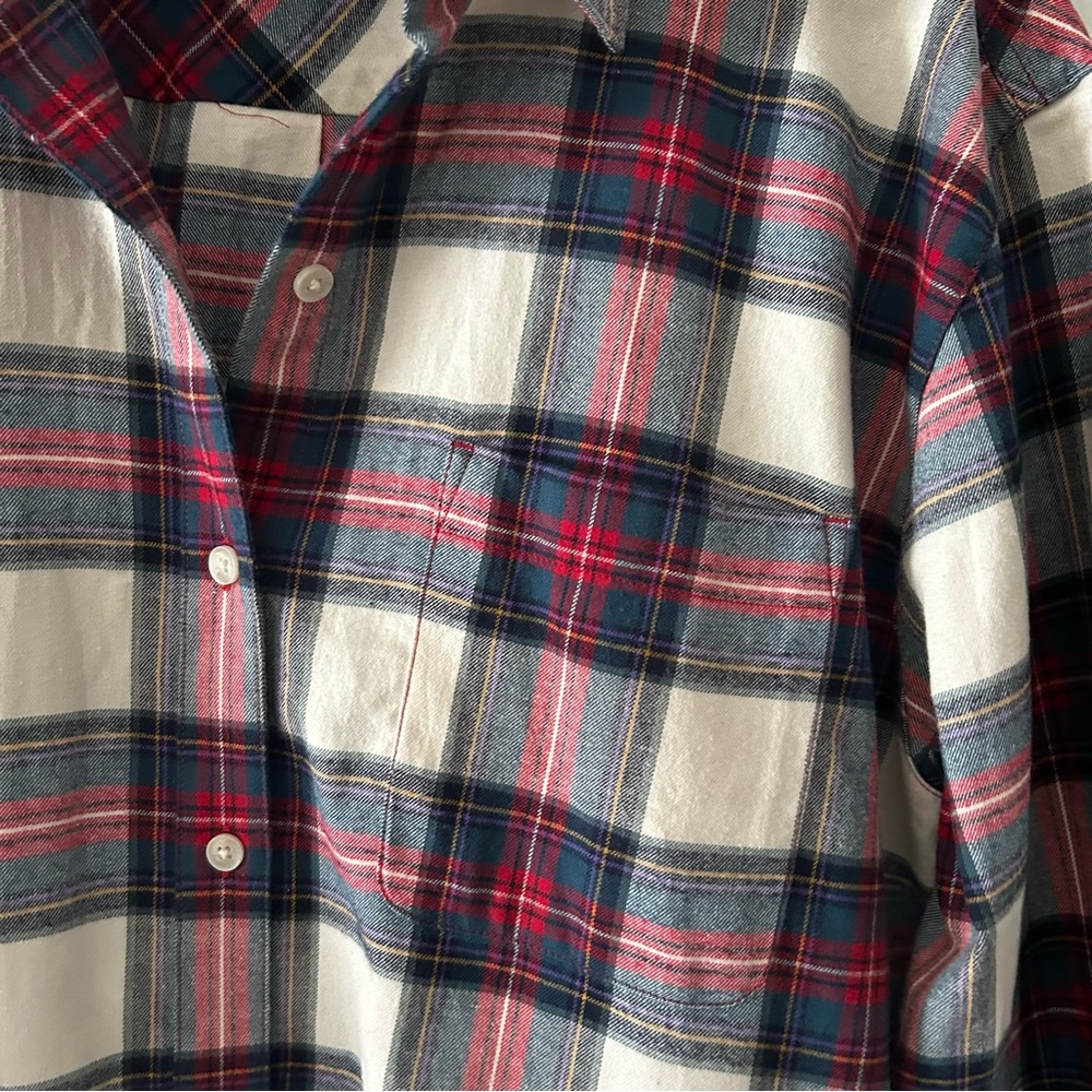 Woman’s Plaid Button-Up flannel Shirt.size L. In good contrition - Picture 2 of 5